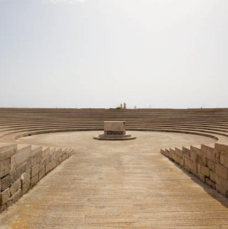 Kreisrunder sakraler christlicher Ort unter freiem Himmel 